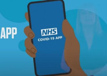 Reino Unido lanza aplicación para rastrear casos de covid