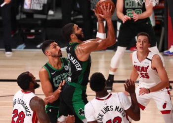 Celtics se impone 121-108 a Miami y pone serie 2-3 