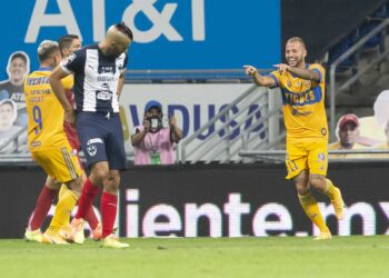 Gana Tigres 2-0 a Monterrey en clásico regio
