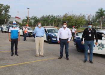 Colabora UAT en sanitización de patrullas de la policía estatal