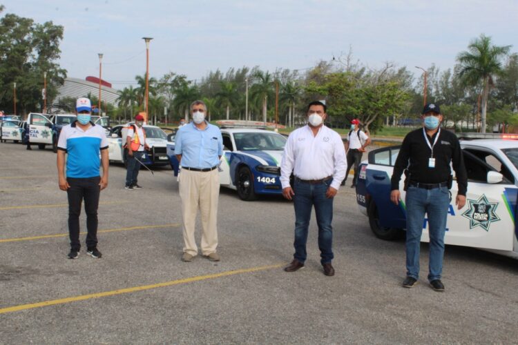 Colabora UAT en sanitización de patrullas de la policía estatal