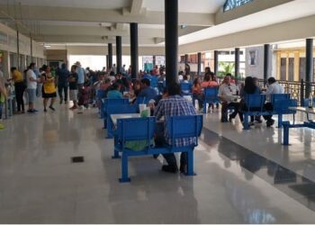 Comerciantes de nuevo mercado comienzan a ver mejores ventas