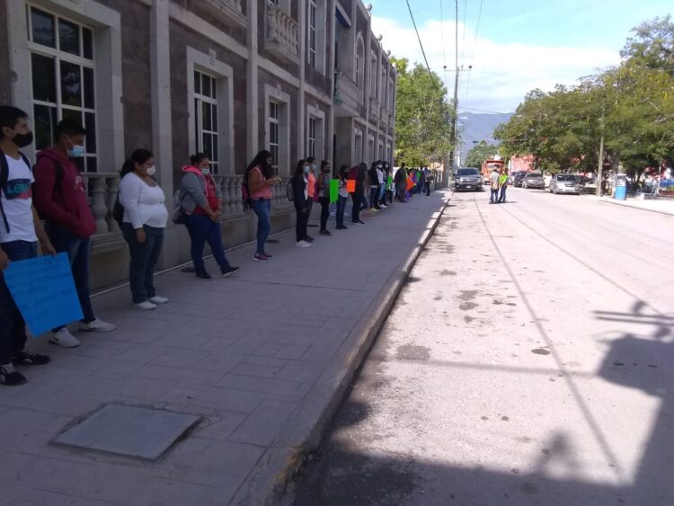 Continúa manifestación Antorchista por albergue estudiantil en Jaumave