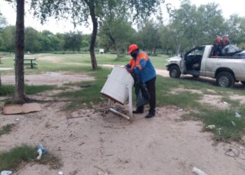 Solucionan limpieza en calles y parques de Nuevo Laredo