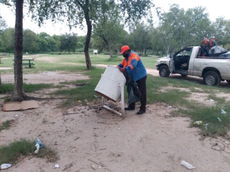 Solucionan limpieza en calles y parques de Nuevo Laredo