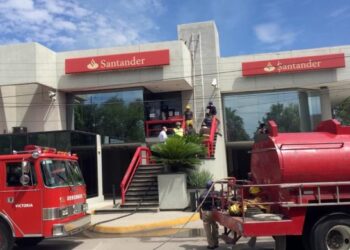Incendio causa pánico en Banco Santander