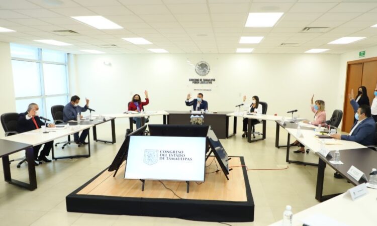 Presentan reformas para prohibir a escuelas condicionar entrega de documentos 