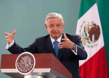 TEPJF tumba prohibición del INE para transmitir ‘mañaneras’ 