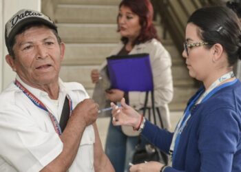 Exhorta alcalde a ciudadanía  a vacunarse contra Influenza