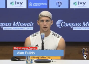 Alan Pulido sobre polémica de Oribe y Antuna tras Clásico: “Para eso están los vestidores”