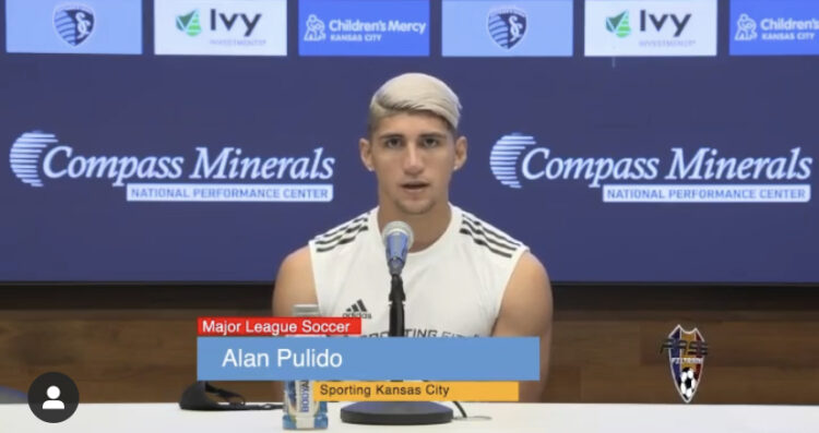 Alan Pulido sobre polémica de Oribe y Antuna tras Clásico: “Para eso están los vestidores”