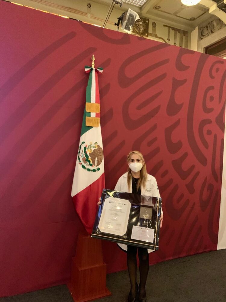 Enfermera tamaulipeca es galardonada por su lucha contra el COVID-19