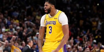 Anthony Davis le da un triunfo espectacular a los Lakers con un triple sobre el final
