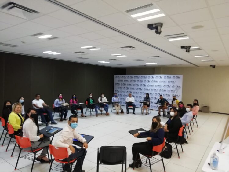 Capacitan a aspirantes a Facilitadores Penales