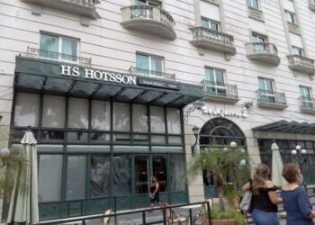 Aíslan a 33 plataformeros en hotel de Tampico; revelan más contagiados