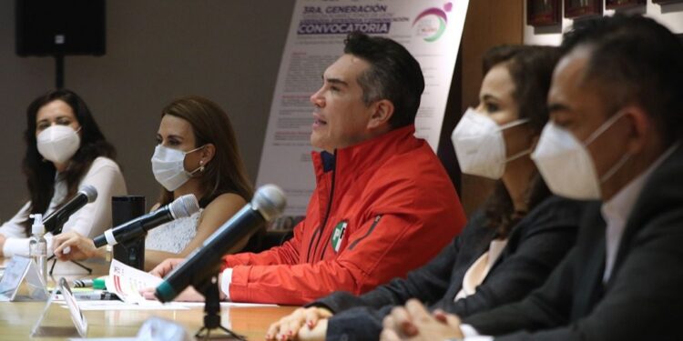 Busca PRI empoderar a mujeres, les capacita con aval de la UNAM