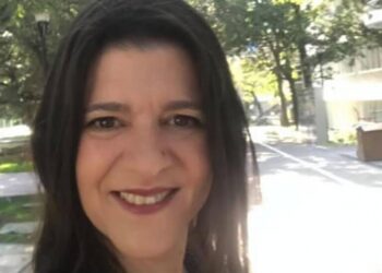 Profesora muere en clase virtual, dijo tener síntomas de covid