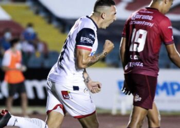 Cimarrones deja pasar una oportunidad de oro y pierde ante Mineros en casa