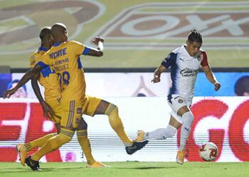 Chivas de Guadalajara le pega 3-1 a Tigres de la UANL
