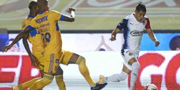 Chivas de Guadalajara le pega 3-1 a Tigres de la UANL