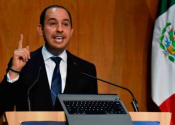 ‘Coquetean’ panistas con Calderón; Marko Cortés pide no ver al pasado