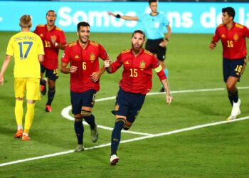 España golea 4-0 a Ucrania y lidera grupo en Liga de Naciones