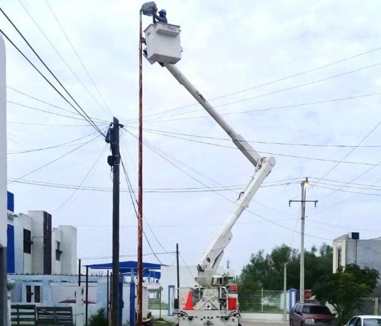 Mejora Ayuntamiento alumbrado público en Nuevo Laredo