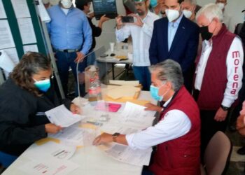 Registra Alejandro Rojas ante INE candidatura para dirigir a Morena