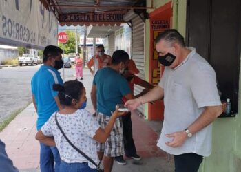 Entrega Rubén Rivera apoyos en hospitales