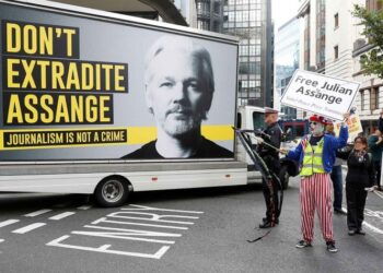 Rechaza Assange solicitud de EU para ser extraditado