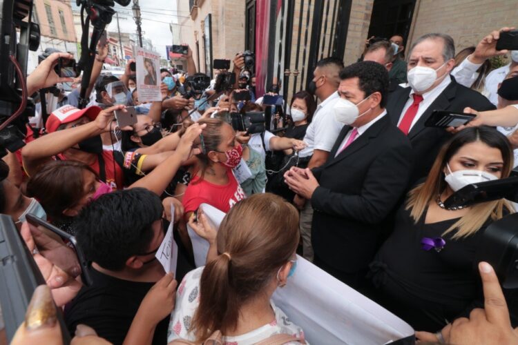 Ofrece alcalde a familiares de Karen apoyo para seguimiento a investigaciones