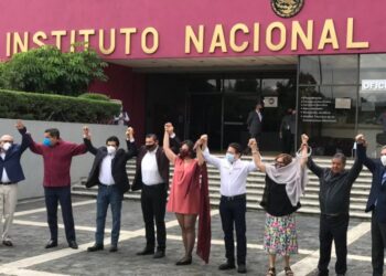 Se registra Mario Delgado ante INE para dirigencia nacional de MORENA