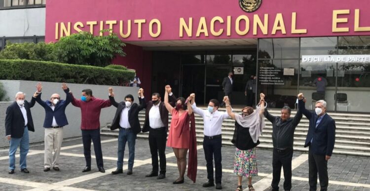 Se registra Mario Delgado ante INE para dirigencia nacional de MORENA