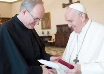 Papa cesa a Obispo que acababa de nombrar en Minnesota, por pederastia