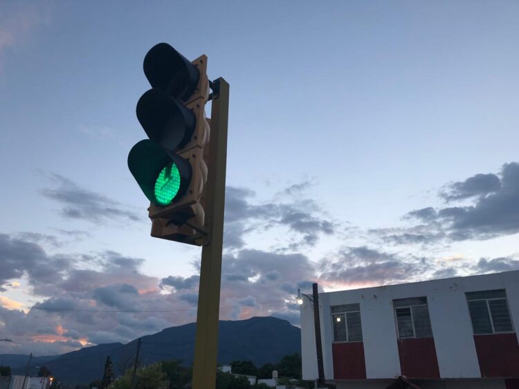 Realiza Municipio mantenimiento a semáforos