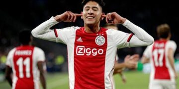 Edson Álvarez completa su segundo partido como titular con el Ajax en la victoria ante el Waalwijk