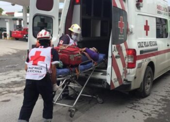 Se lesiona mujer en accidente vial