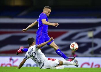 Cruz Azul derrota 1-0 al Pachuca en tiempo de compensación