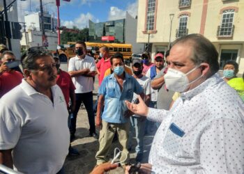 Taxistas levantan bloqueos de puentes internacionales y accesos en Matamoros