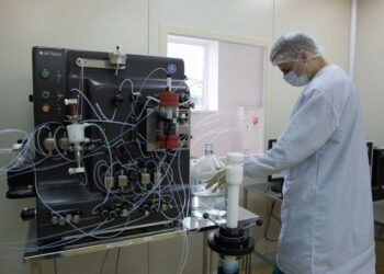 Rusia va por vacuna combinada contra gripe y covid-19