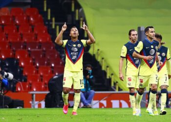 América festeja efusivamente la victoria sobre Chivas en el vestidor