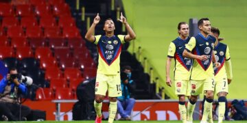 América festeja efusivamente la victoria sobre Chivas en el vestidor