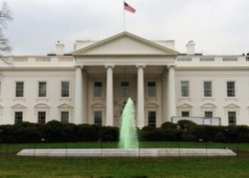 Como de película, envían sobre envenenado a la Casa Blanca