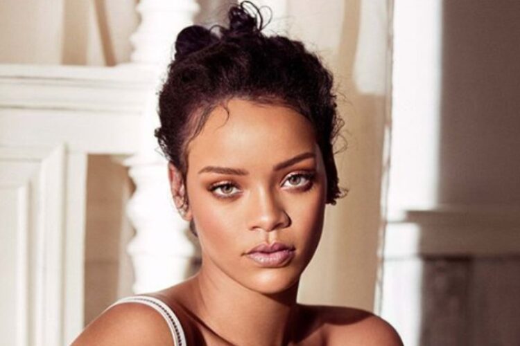 Rihanna fue vista con moretones en el rostro; descartaron violencia física