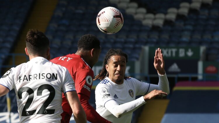 ¡Primer triunfo sufrido! Fulham apretó al Leeds de Marcelo Bielsa