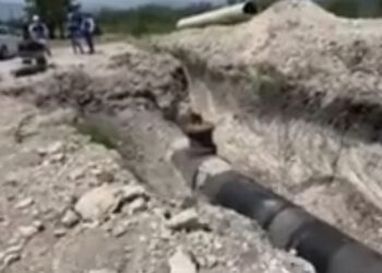 Realiza COMAPA trabajos de conexión de tubería