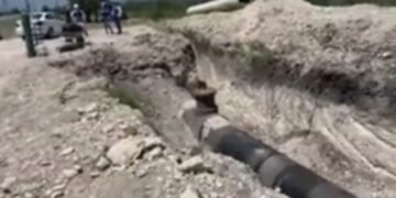 Realiza COMAPA trabajos de conexión de tubería