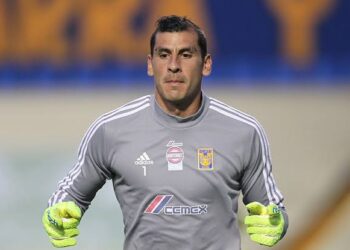 Nahuel Guzmán ya podrá reintegrarse a Tigres, a pesar de no ser negativo por Covid-19