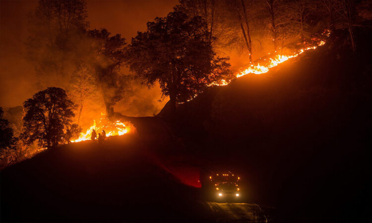 Evacuan un hospital por un nuevo incendio forestal en California