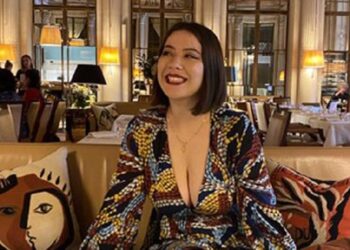 Impide museo entrada a mujer por su escote